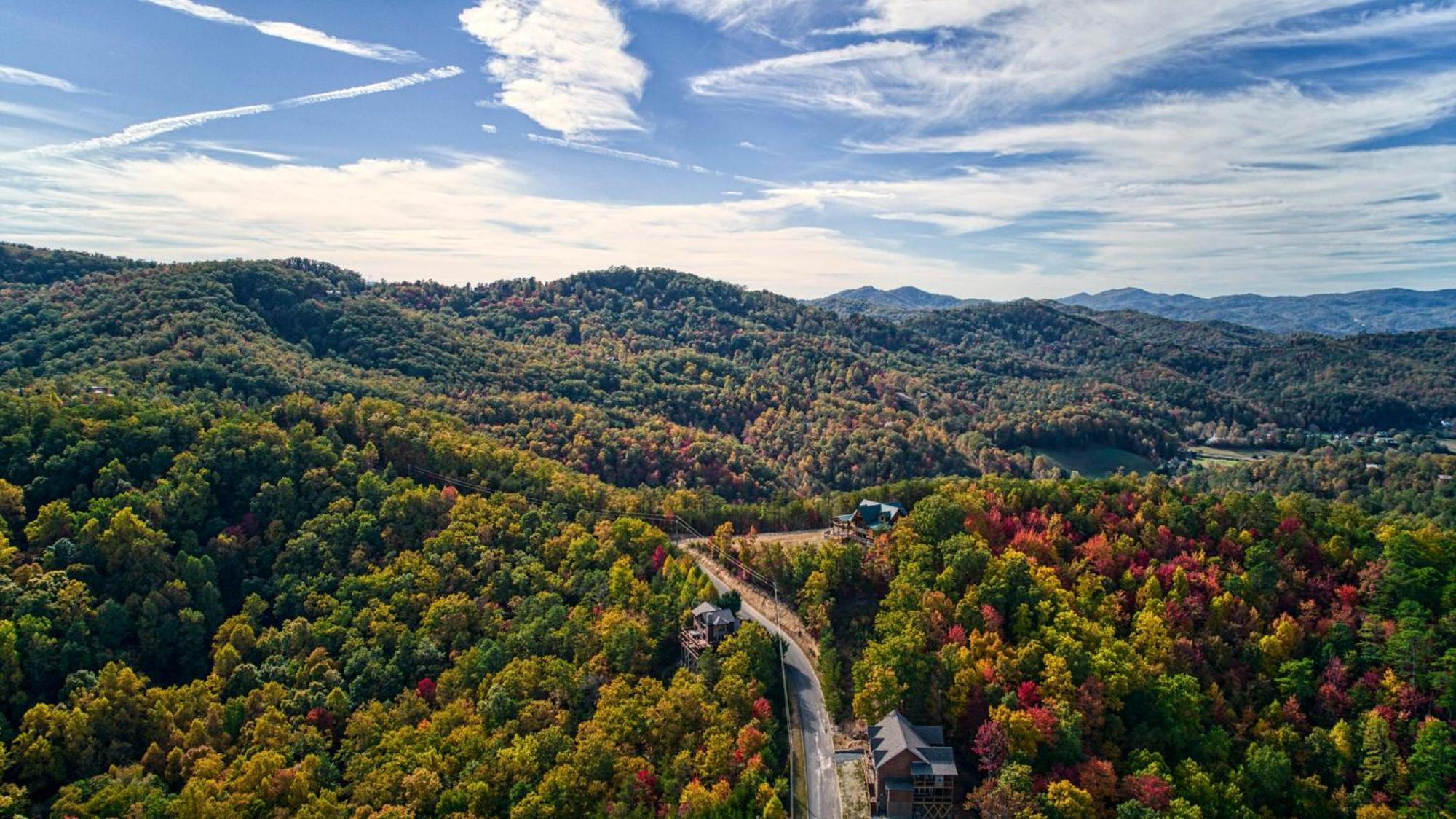 Mountain Cabin Near Dollywood-Hot Tub, Cozy,Modern Sevierville Exterior photo